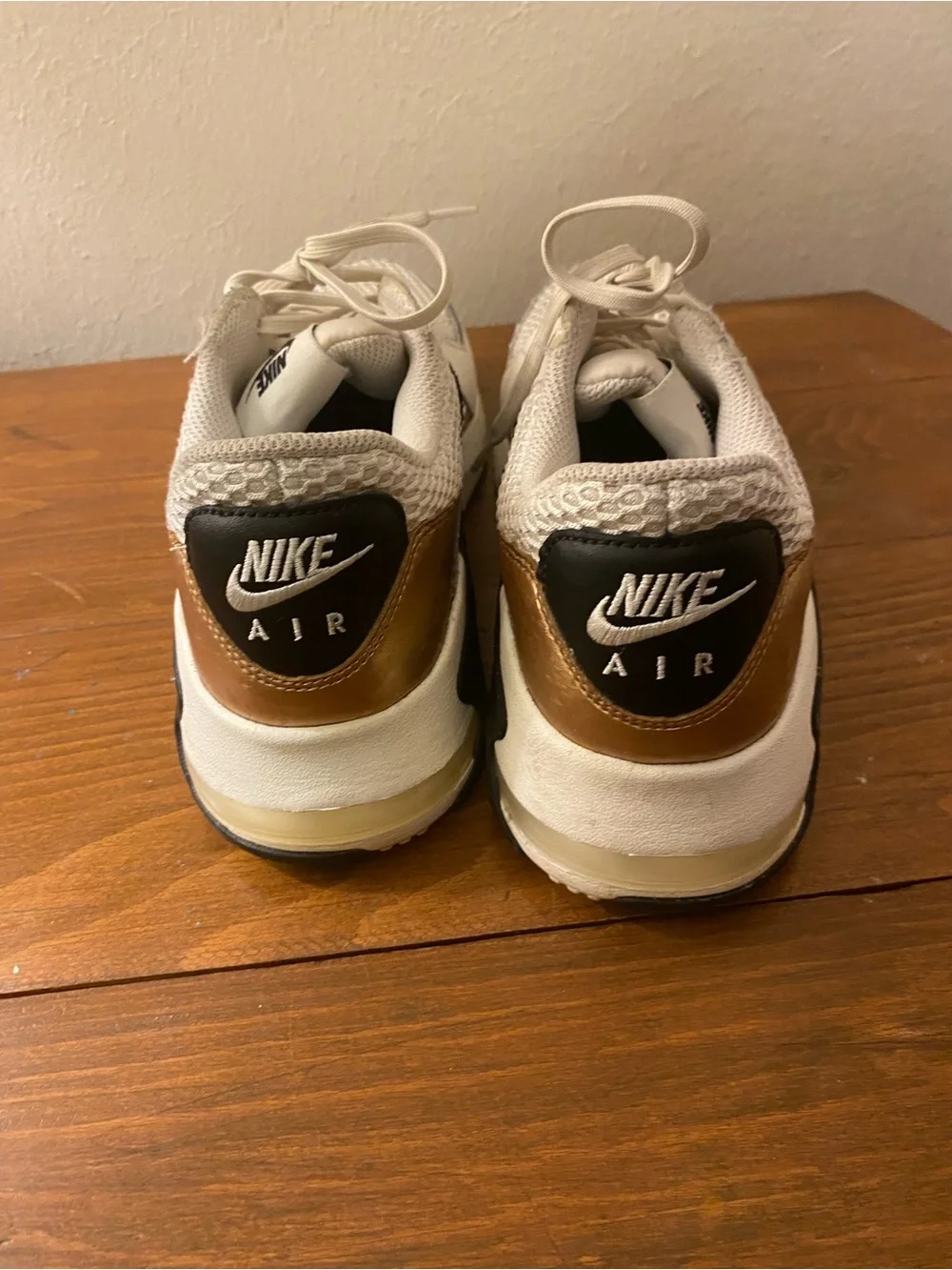 Women’s Nike Air Max Sneakers Blk/Wht/Gld SZ9.5